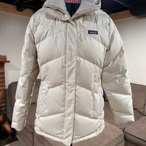 Patagonia Women's Winter White Down Puffer Jacket